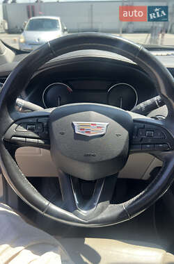 Внедорожник / Кроссовер Cadillac XT4 2018 в 