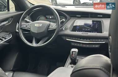 Внедорожник / Кроссовер Cadillac XT4 2018 в 