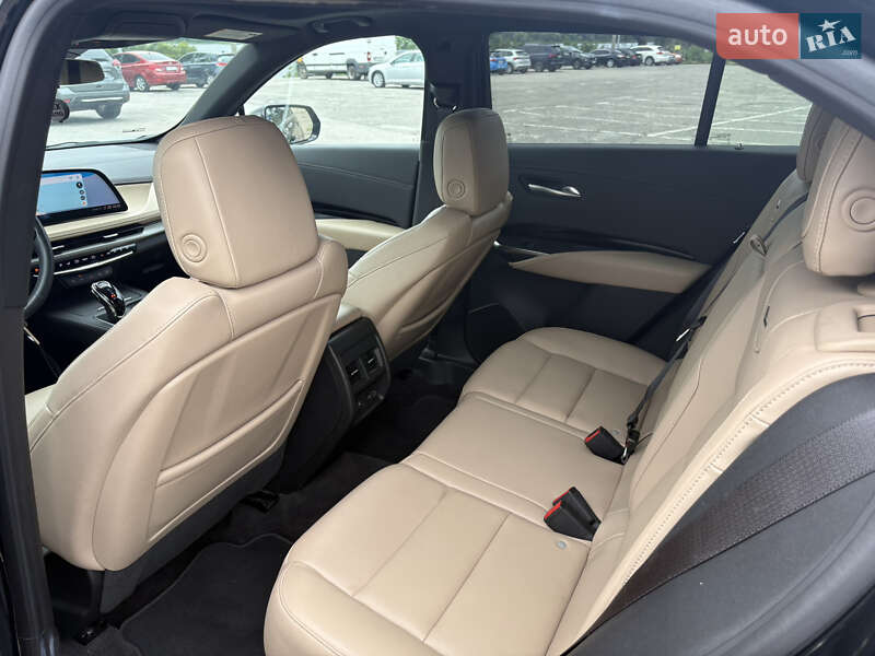 Универсал Cadillac XT4 2023 в Киеве