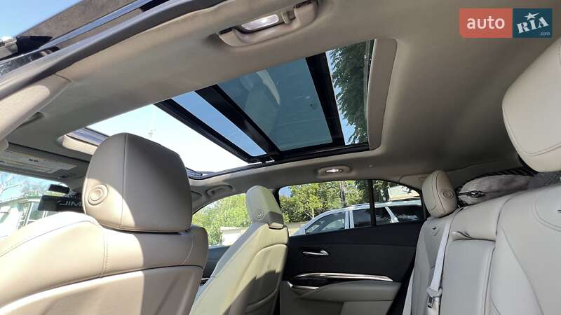 Внедорожник / Кроссовер Cadillac XT4 2018 в Одессе