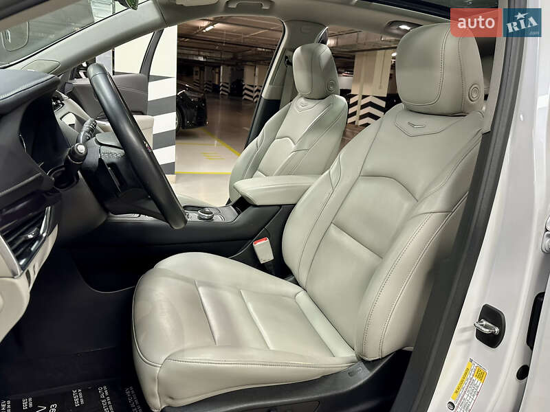 Внедорожник / Кроссовер Cadillac XT4 2022 в Киеве