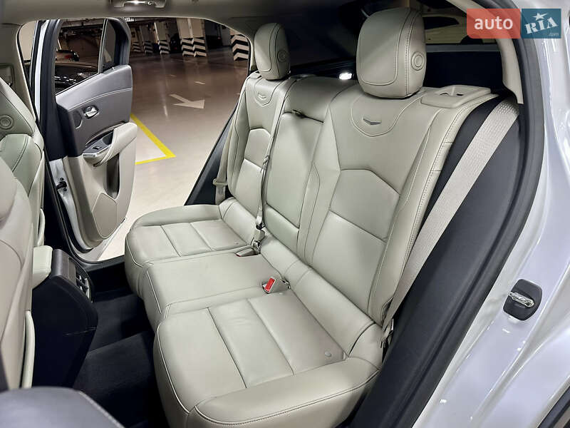 Внедорожник / Кроссовер Cadillac XT4 2022 в Киеве