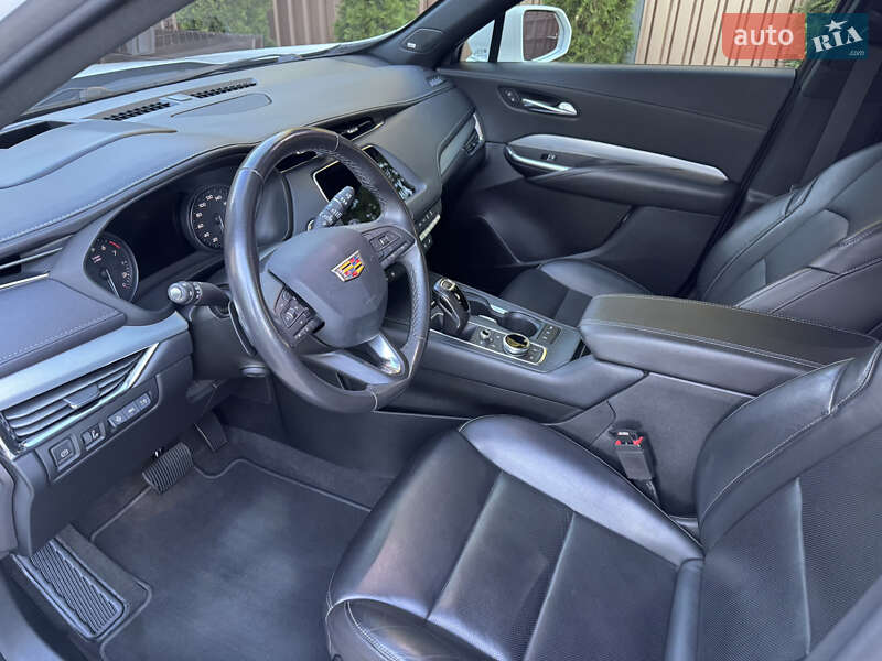 Внедорожник / Кроссовер Cadillac XT4 2019 в Виннице