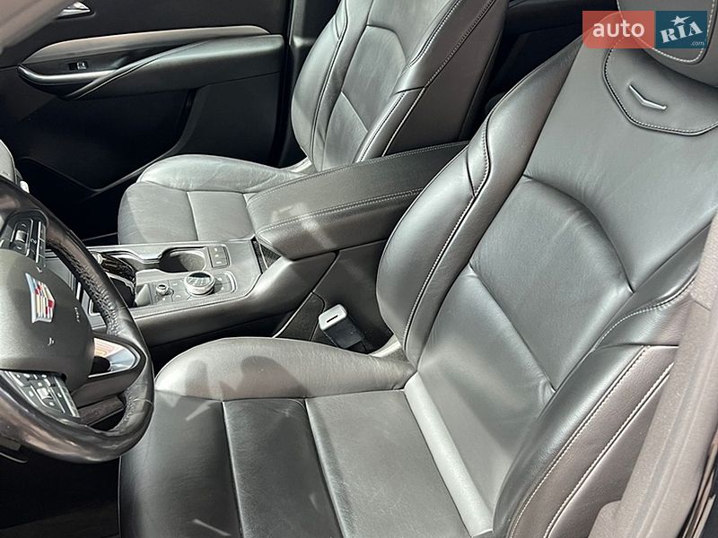 Внедорожник / Кроссовер Cadillac XT4 2020 в Киеве
