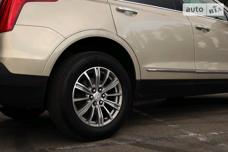 Внедорожник / Кроссовер Cadillac XT5 2016 в Киеве