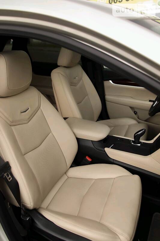 Внедорожник / Кроссовер Cadillac XT5 2016 в Киеве