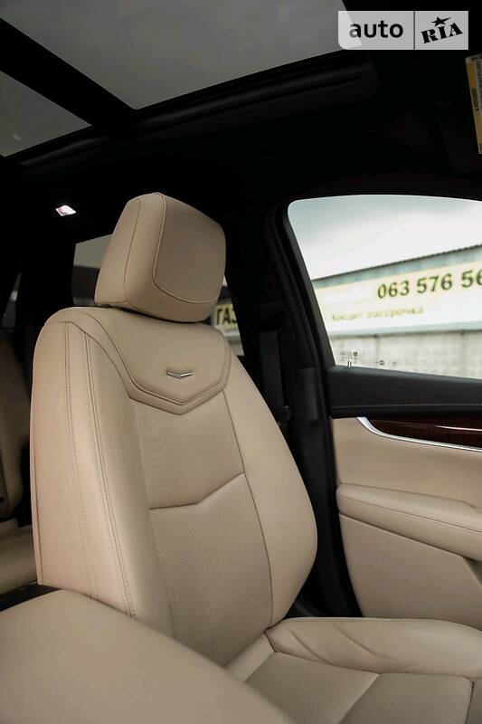 Внедорожник / Кроссовер Cadillac XT5 2016 в Киеве