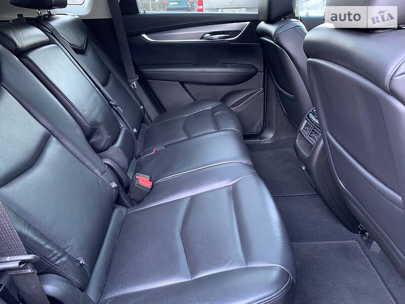 Внедорожник / Кроссовер Cadillac XT5 2018 в Киеве