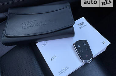 Внедорожник / Кроссовер Cadillac XT5 2018 в 