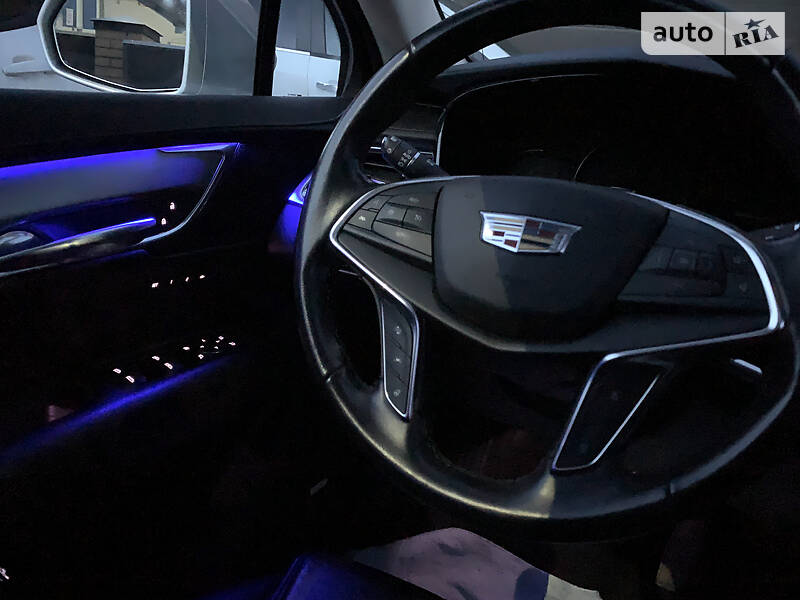 Внедорожник / Кроссовер Cadillac XT5 2018 в Киеве