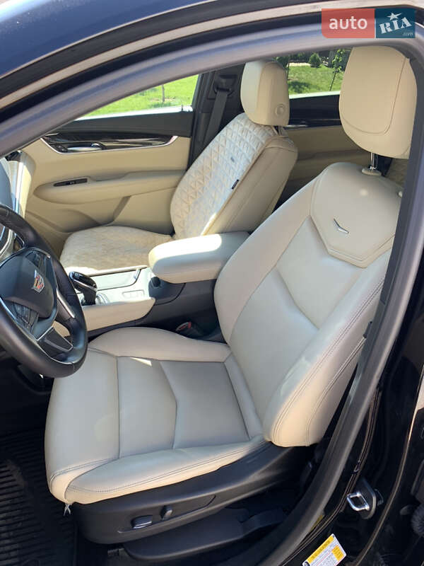 Внедорожник / Кроссовер Cadillac XT5 2018 в Кропивницком