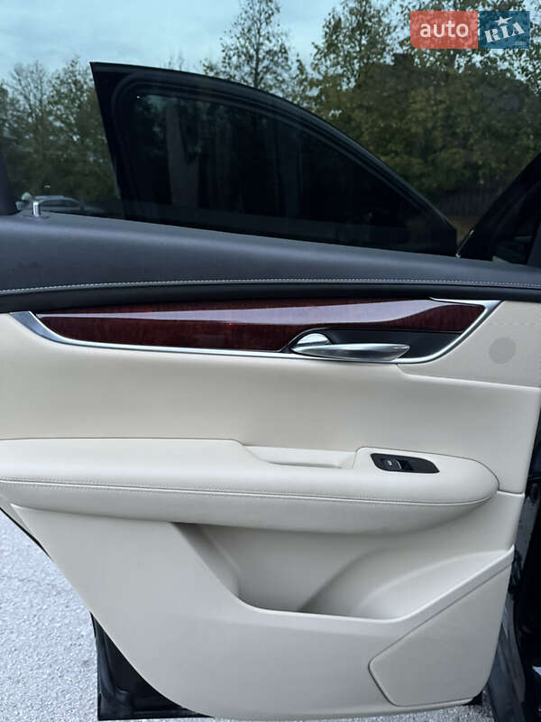 Внедорожник / Кроссовер Cadillac XT5 2017 в Умани