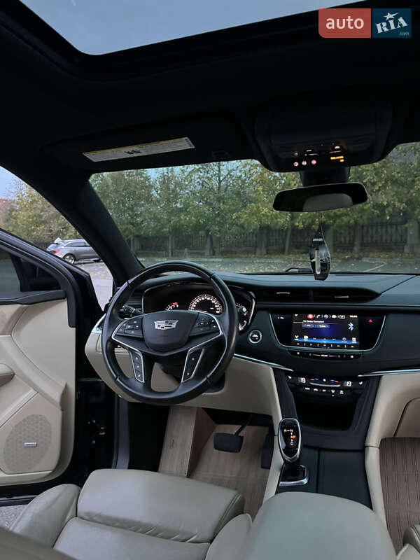 Внедорожник / Кроссовер Cadillac XT5 2017 в Умани