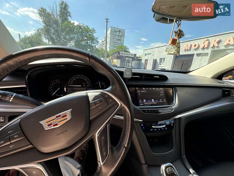 Внедорожник / Кроссовер Cadillac XT5 2018 в Харькове