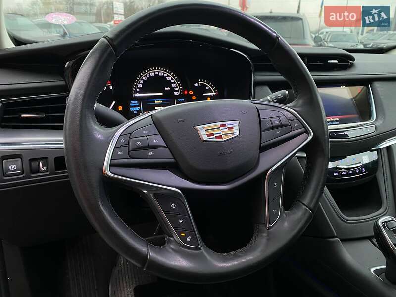 Внедорожник / Кроссовер Cadillac XT5 2019 в Львове