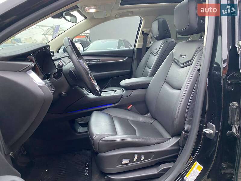 Внедорожник / Кроссовер Cadillac XT5 2019 в Львове