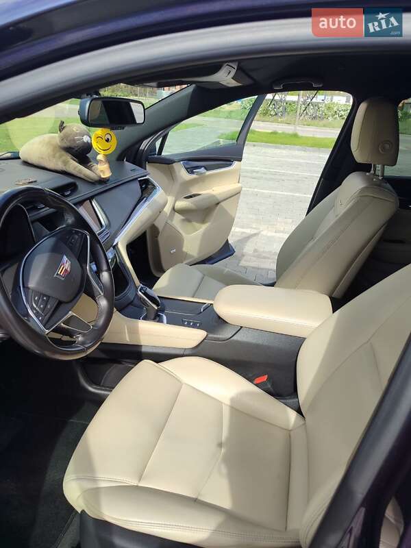 Внедорожник / Кроссовер Cadillac XT5 2018 в Киеве
