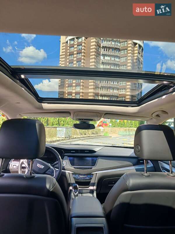 Внедорожник / Кроссовер Cadillac XT5 2017 в Киеве
