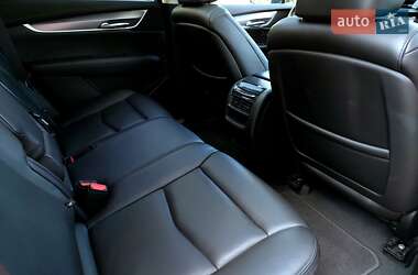 Внедорожник / Кроссовер Cadillac XT5 2019 в 