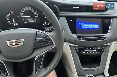 Внедорожник / Кроссовер Cadillac XT5 2018 в 