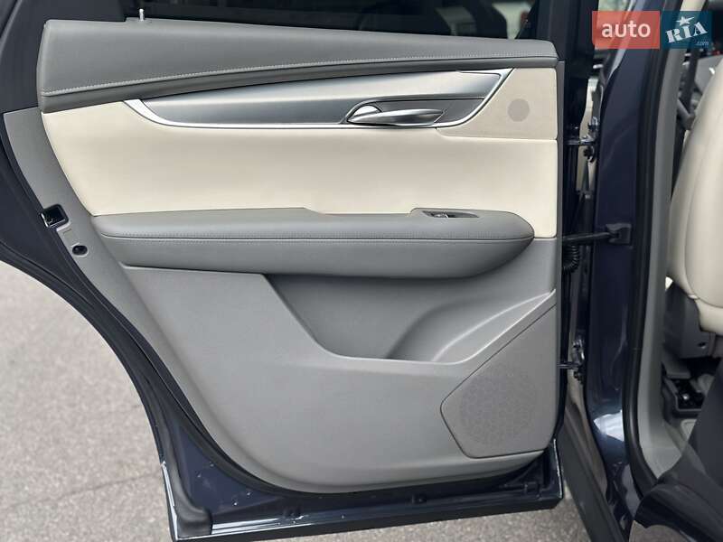 Позашляховик / Кросовер Cadillac XT5 2018 в Києві