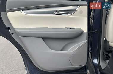 Внедорожник / Кроссовер Cadillac XT5 2018 в 