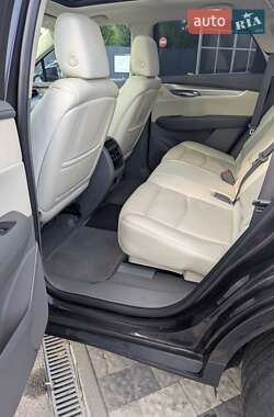 Внедорожник / Кроссовер Cadillac XT5 2016 в 