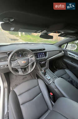Внедорожник / Кроссовер Cadillac XT5 2019 в 