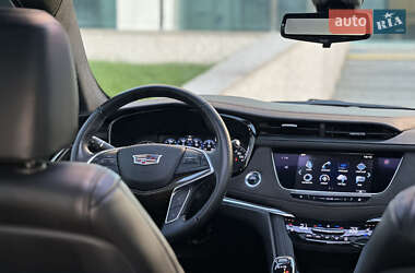 Внедорожник / Кроссовер Cadillac XT5 2017 в 