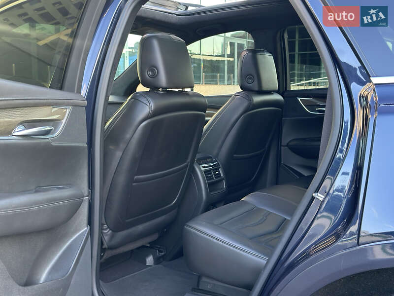 Позашляховик / Кросовер Cadillac XT5 2017 в Дніпрі