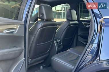 Внедорожник / Кроссовер Cadillac XT5 2017 в 