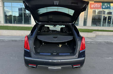 Внедорожник / Кроссовер Cadillac XT5 2017 в 
