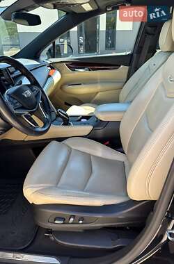 Внедорожник / Кроссовер Cadillac XT5 2017 в 