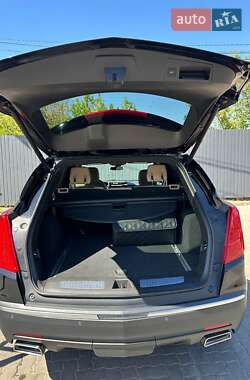 Внедорожник / Кроссовер Cadillac XT5 2017 в 