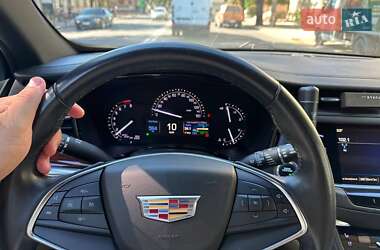Внедорожник / Кроссовер Cadillac XT5 2017 в 