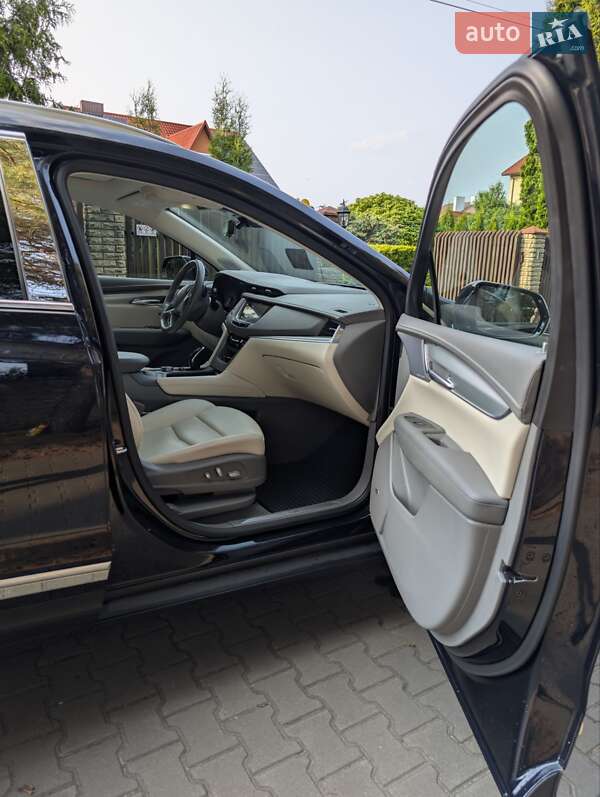 Внедорожник / Кроссовер Cadillac XT5 2021 в Луцке