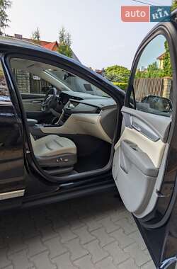 Внедорожник / Кроссовер Cadillac XT5 2021 в 