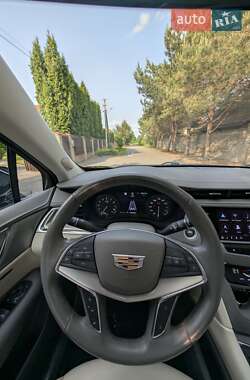 Внедорожник / Кроссовер Cadillac XT5 2021 в 