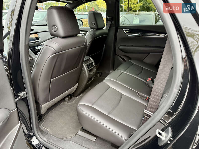 Внедорожник / Кроссовер Cadillac XT5 2021 в Киеве