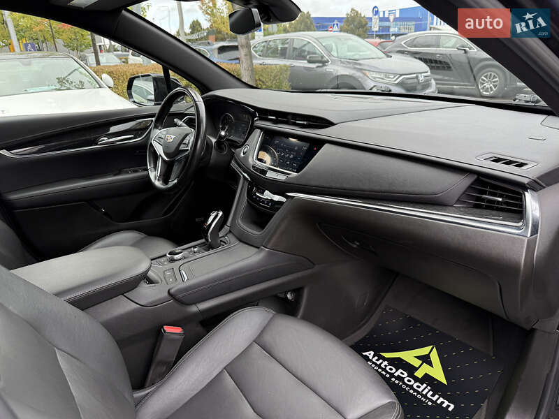 Внедорожник / Кроссовер Cadillac XT5 2021 в Киеве