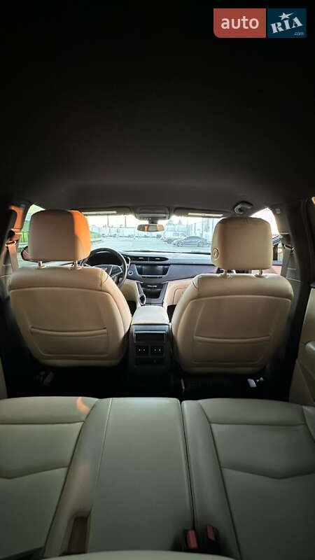 Внедорожник / Кроссовер Cadillac XT5 2018 в Киеве