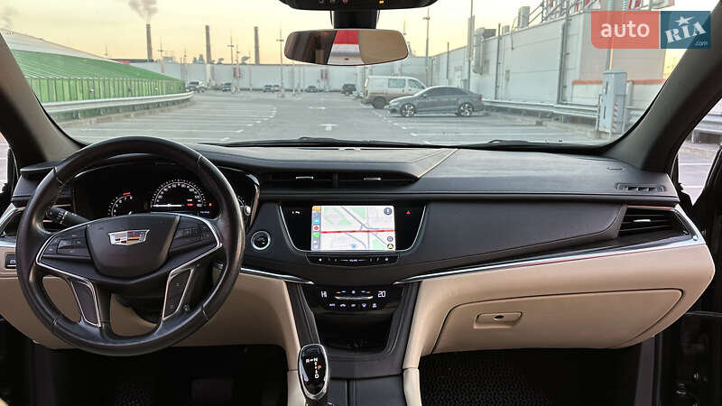 Внедорожник / Кроссовер Cadillac XT5 2018 в Киеве