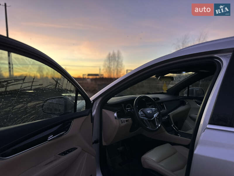 Внедорожник / Кроссовер Cadillac XT5 2019 в Шептицькому