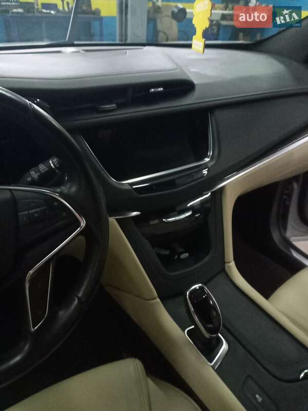 Внедорожник / Кроссовер Cadillac XT5 2019 в Шептицькому
