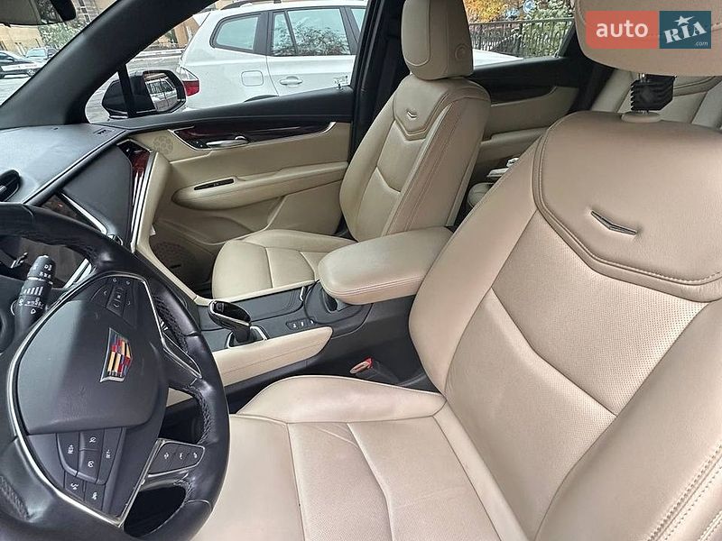 Внедорожник / Кроссовер Cadillac XT5 2018 в Киеве