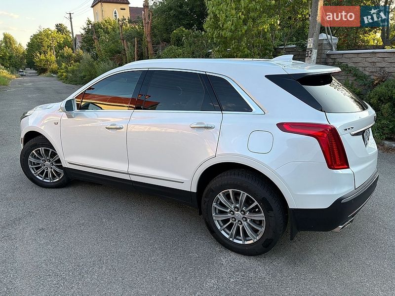 Внедорожник / Кроссовер Cadillac XT5 2017 в Киеве