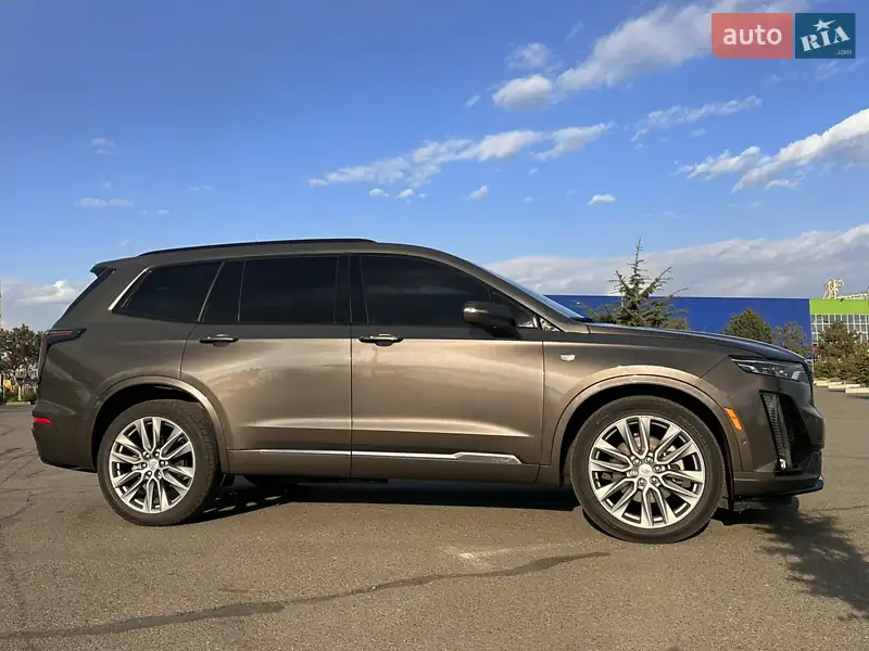 Cadillac XT6