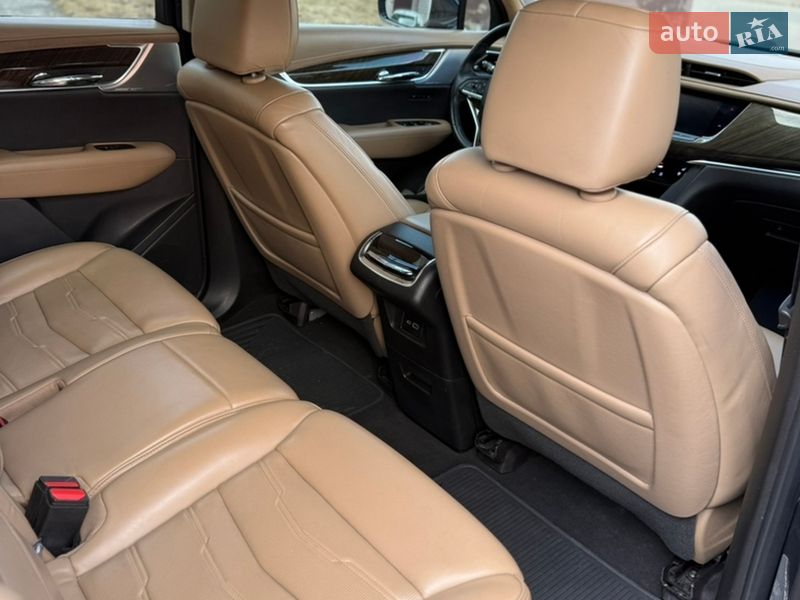 Внедорожник / Кроссовер Cadillac XT6 2019 в Киеве