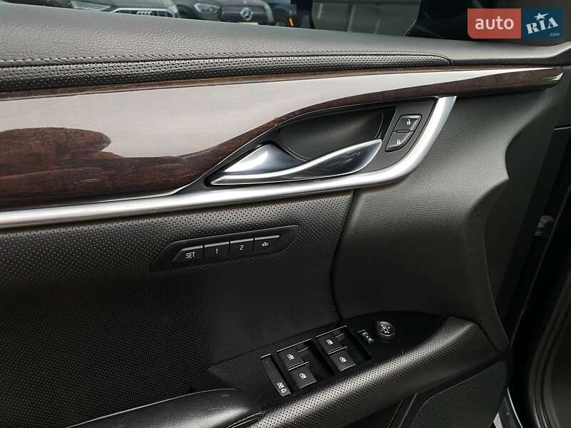 Седан Cadillac XTS 2016 в Львове