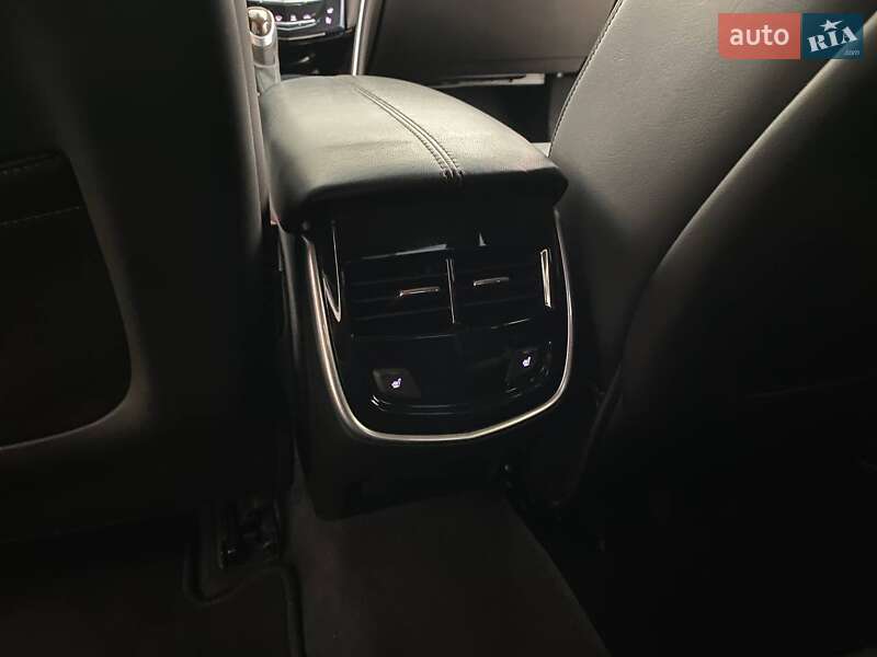 Седан Cadillac XTS 2016 в Львове